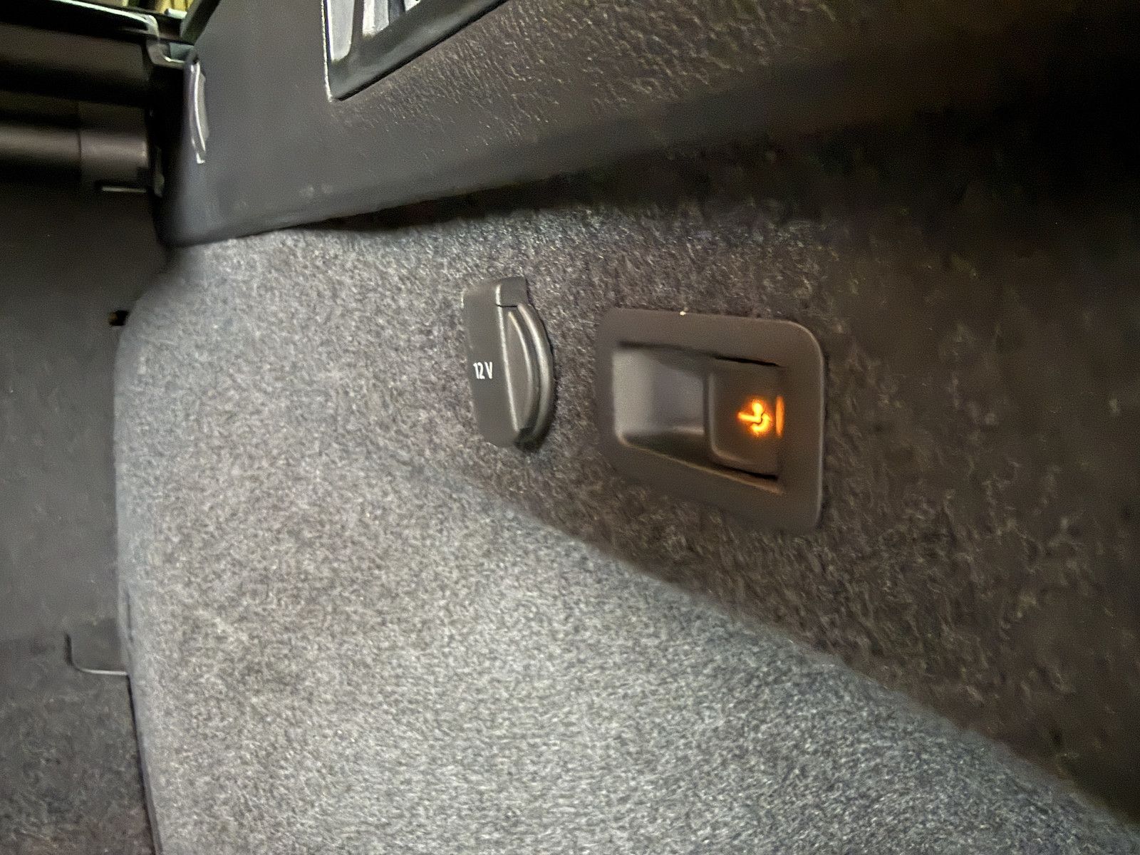 Fahrzeugabbildung Volkswagen Passat Variant 1,5 TSI DSG *Navi*LED*Kam*ACC*AHK