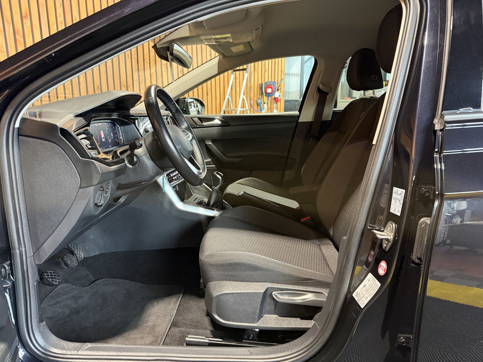 Fahrzeugabbildung Volkswagen Taigo 1,0 TSI Life *Navi*LED*Virtual*Sitzhz*Kam*