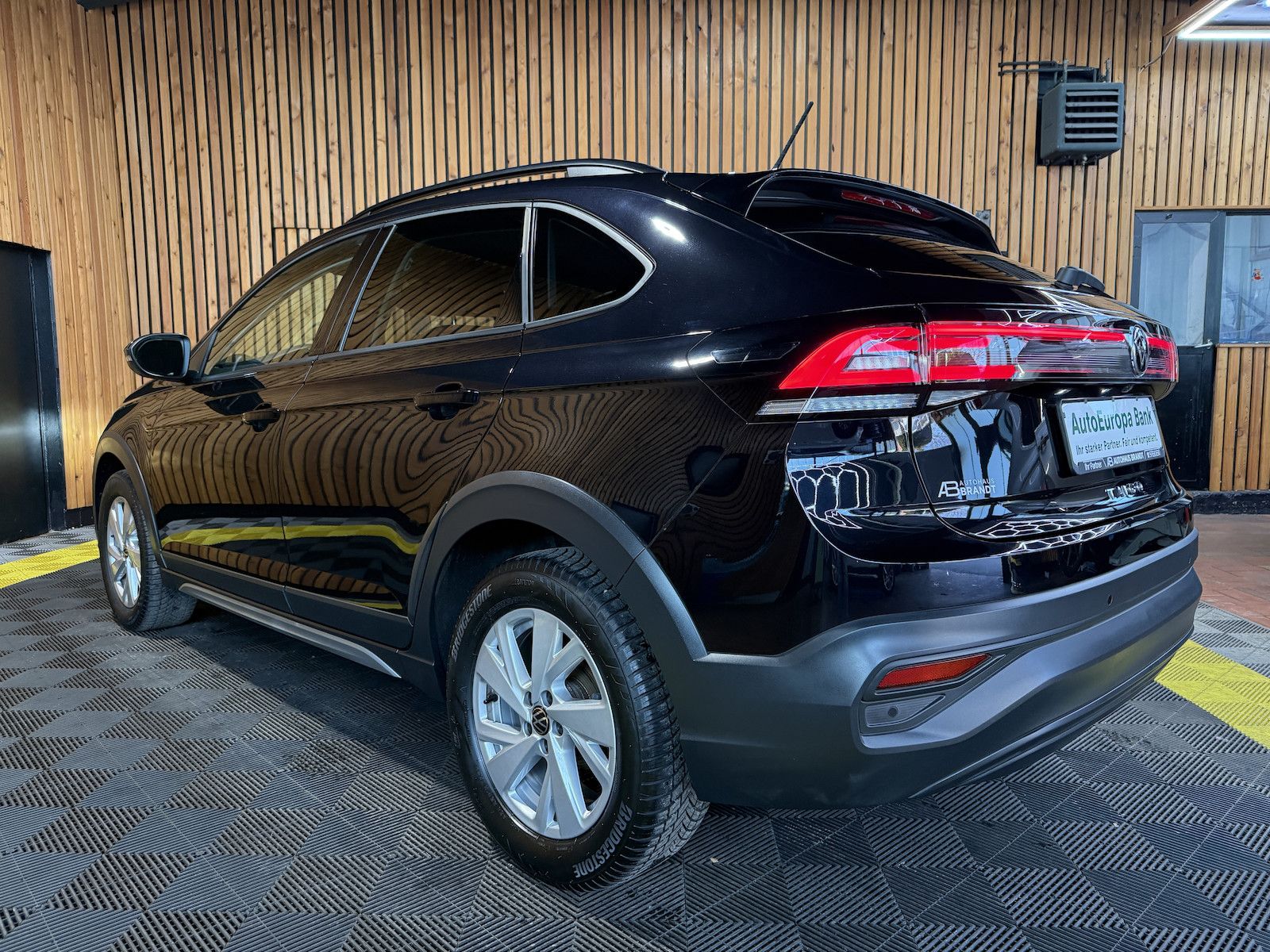 Fahrzeugabbildung Volkswagen Taigo 1,0 TSI Life *Navi*LED*Virtual*Sitzhz*Kam*