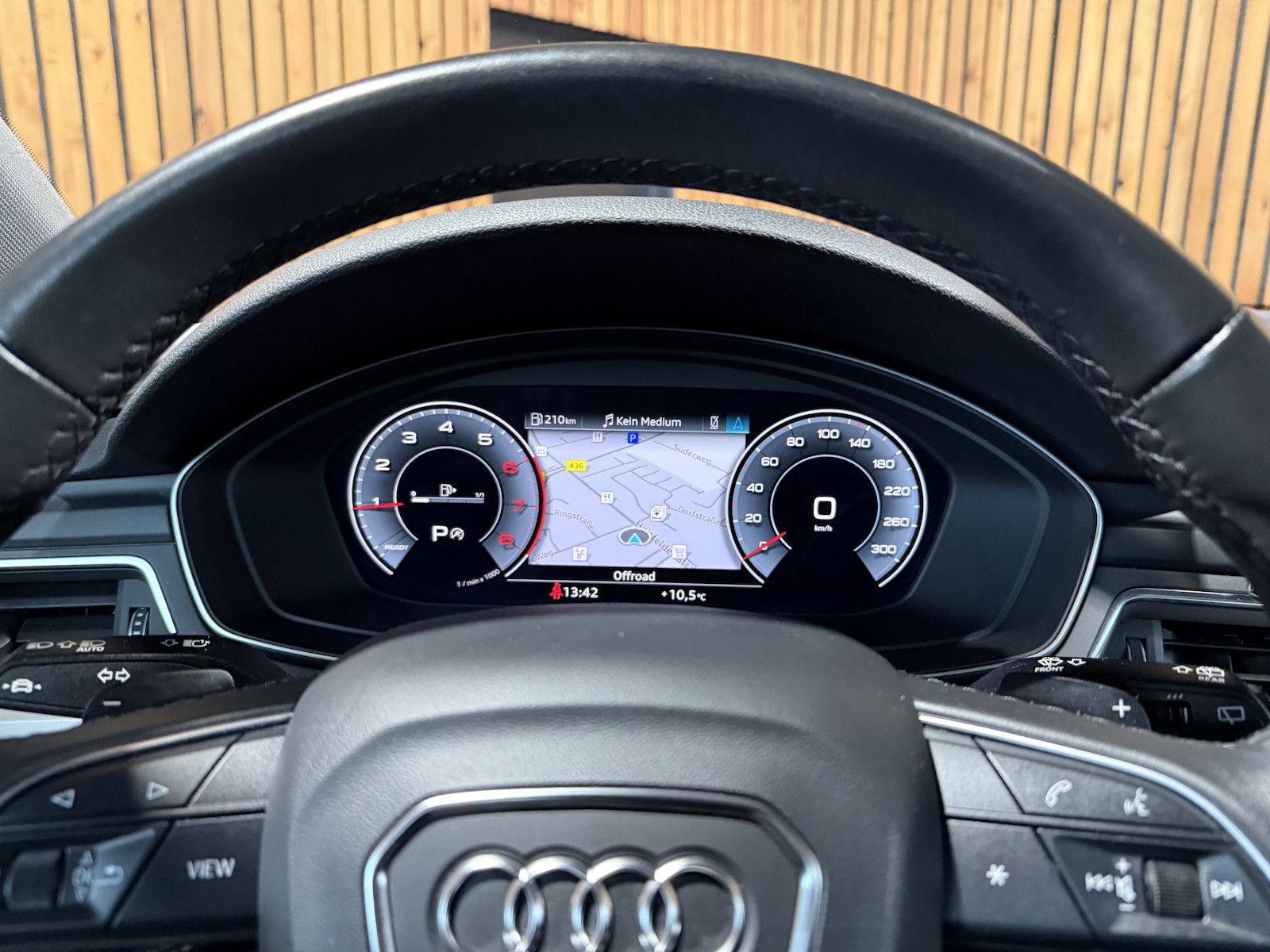 Fahrzeugabbildung Audi A4 Avant adv. 35 TFSI Aut Navi*Kam*Virtual*Leder