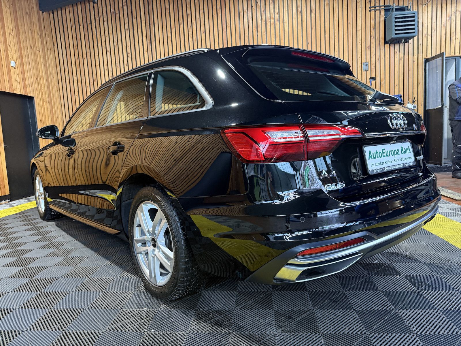 Fahrzeugabbildung Audi A4 Avant adv. 35 TFSI Aut Navi*Kam*Virtual*Leder