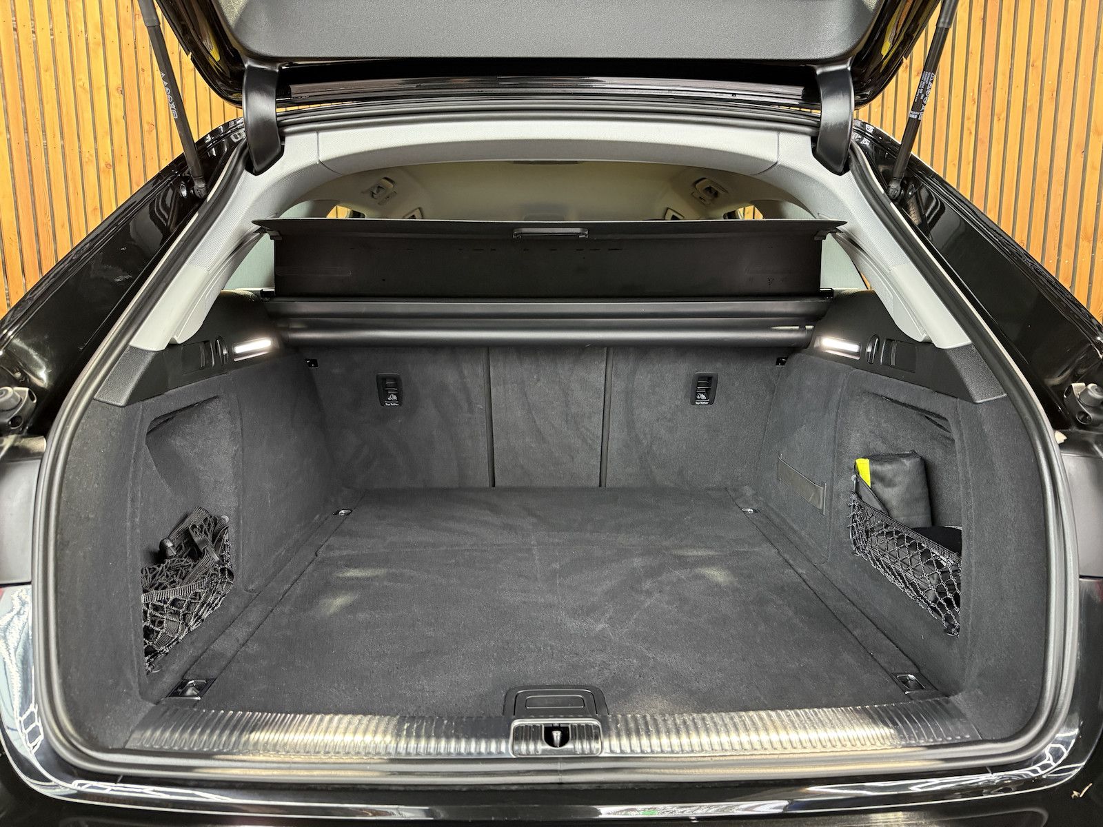 Fahrzeugabbildung Audi A4 Avant adv. 35 TFSI Aut Navi*Kam*Virtual*Leder