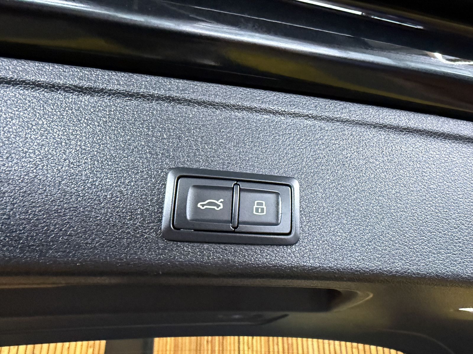 Fahrzeugabbildung Audi A4 Avant adv. 35 TFSI Aut Navi*Kam*Virtual*Leder