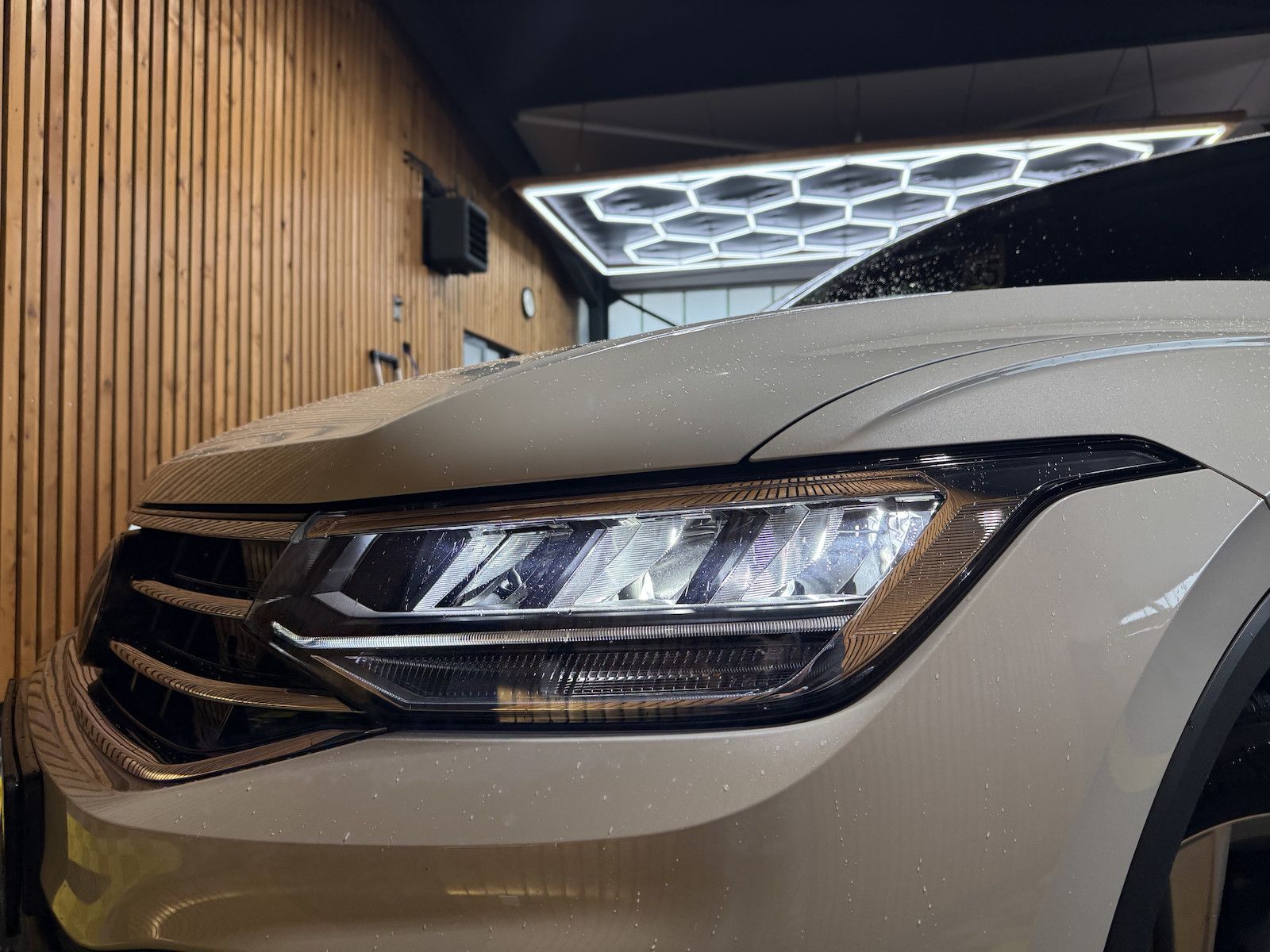 Fahrzeugabbildung Volkswagen Tiguan Allspace 2,0TDI 4M 7-Sitzer*Navi*AHK*LED