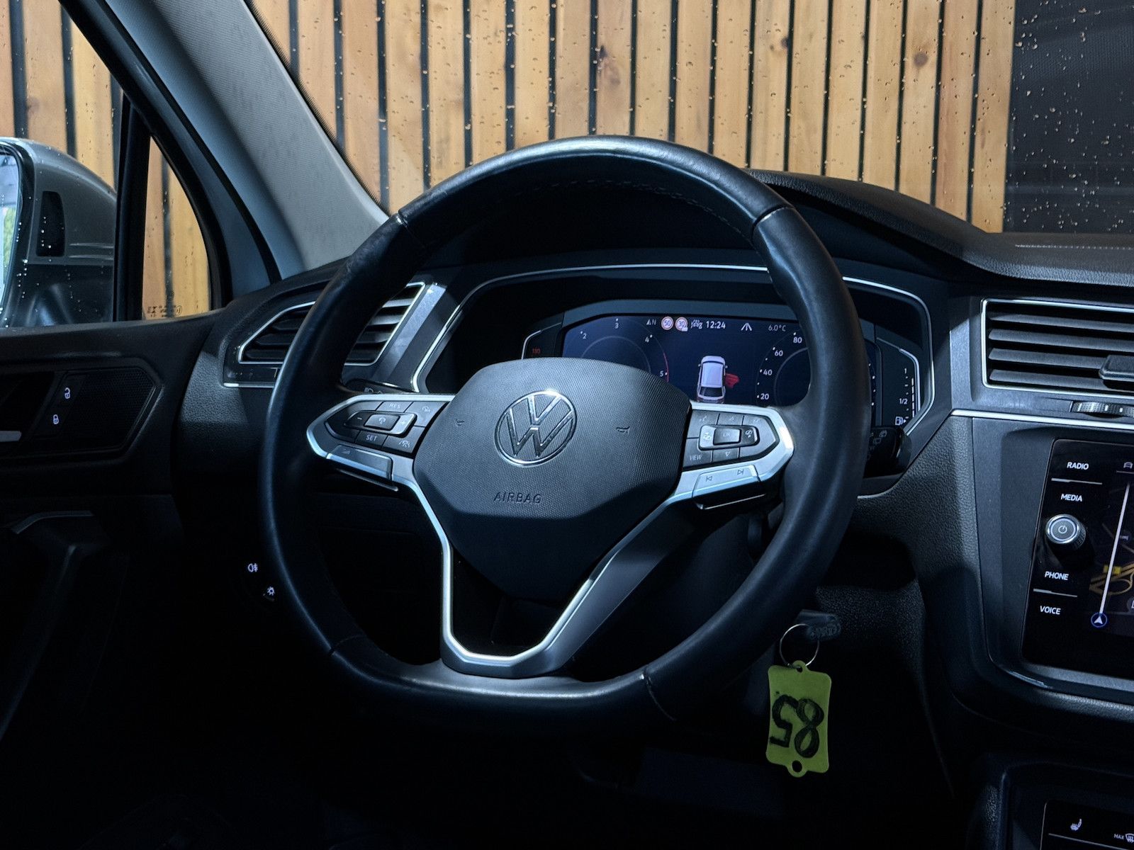 Fahrzeugabbildung Volkswagen Tiguan Allspace 2,0TDI 4M 7-Sitzer*Navi*AHK*LED