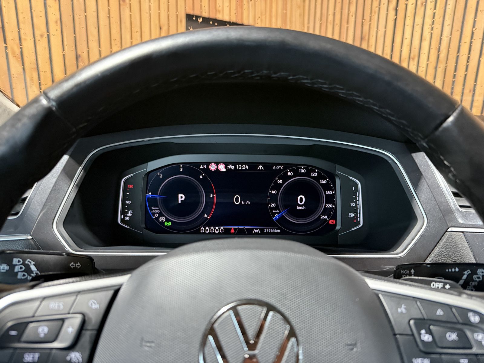 Fahrzeugabbildung Volkswagen Tiguan Allspace 2,0TDI 4M 7-Sitzer*Navi*AHK*LED