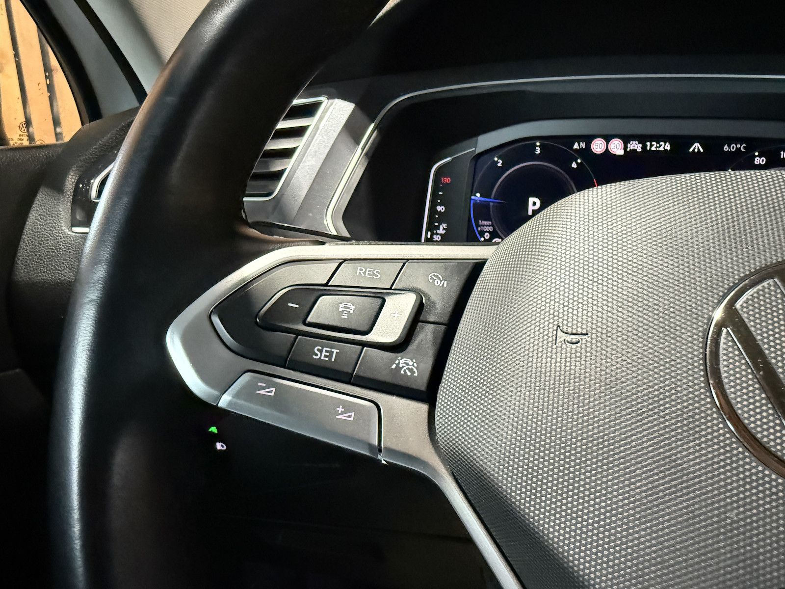 Fahrzeugabbildung Volkswagen Tiguan Allspace 2,0TDI 4M 7-Sitzer*Navi*AHK*LED