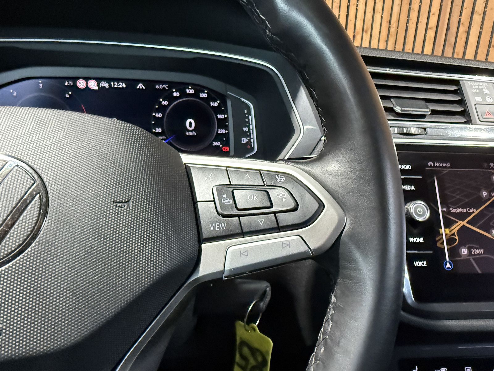 Fahrzeugabbildung Volkswagen Tiguan Allspace 2,0TDI 4M 7-Sitzer*Navi*AHK*LED