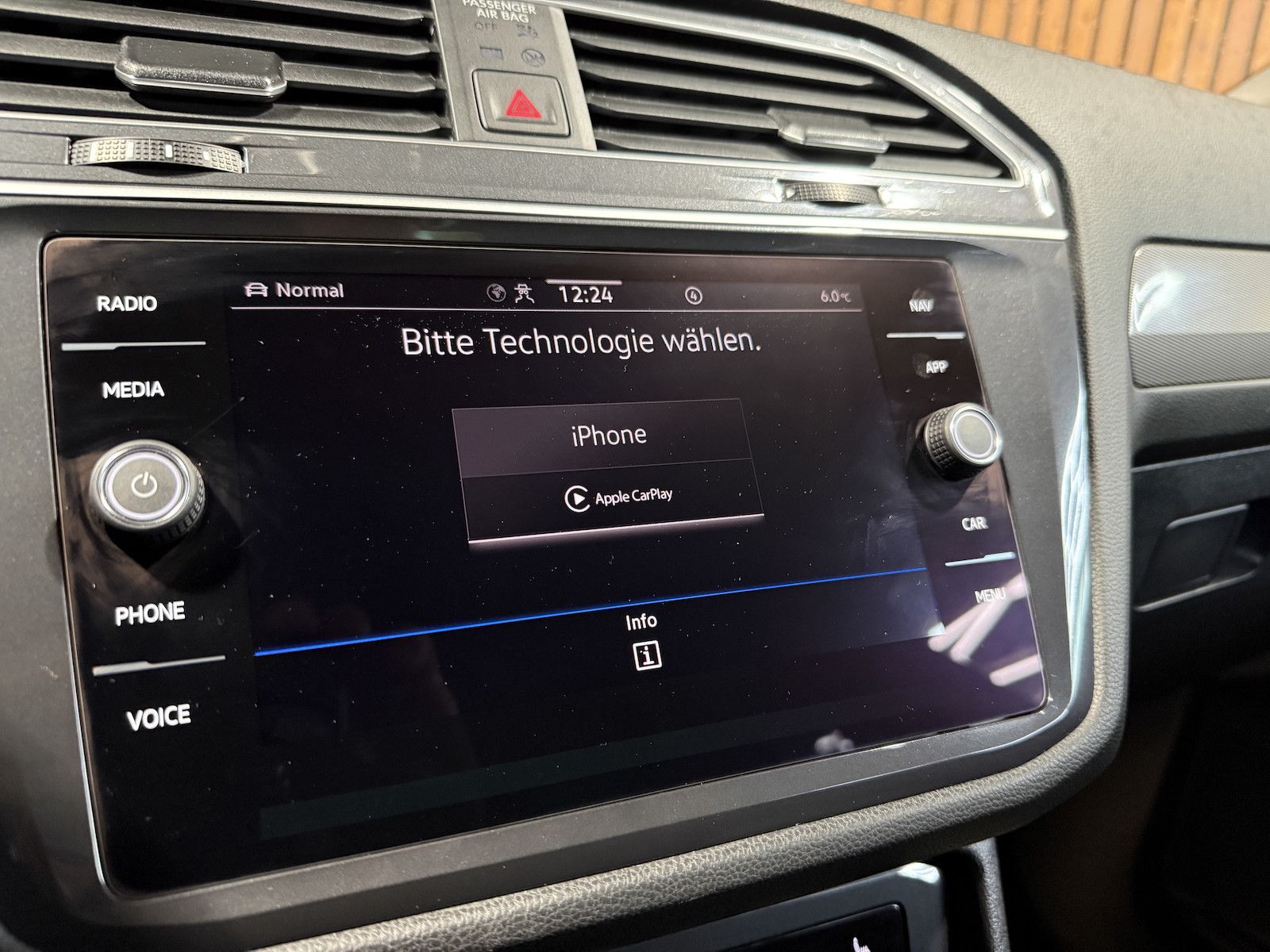 Fahrzeugabbildung Volkswagen Tiguan Allspace 2,0TDI 4M 7-Sitzer*Navi*AHK*LED