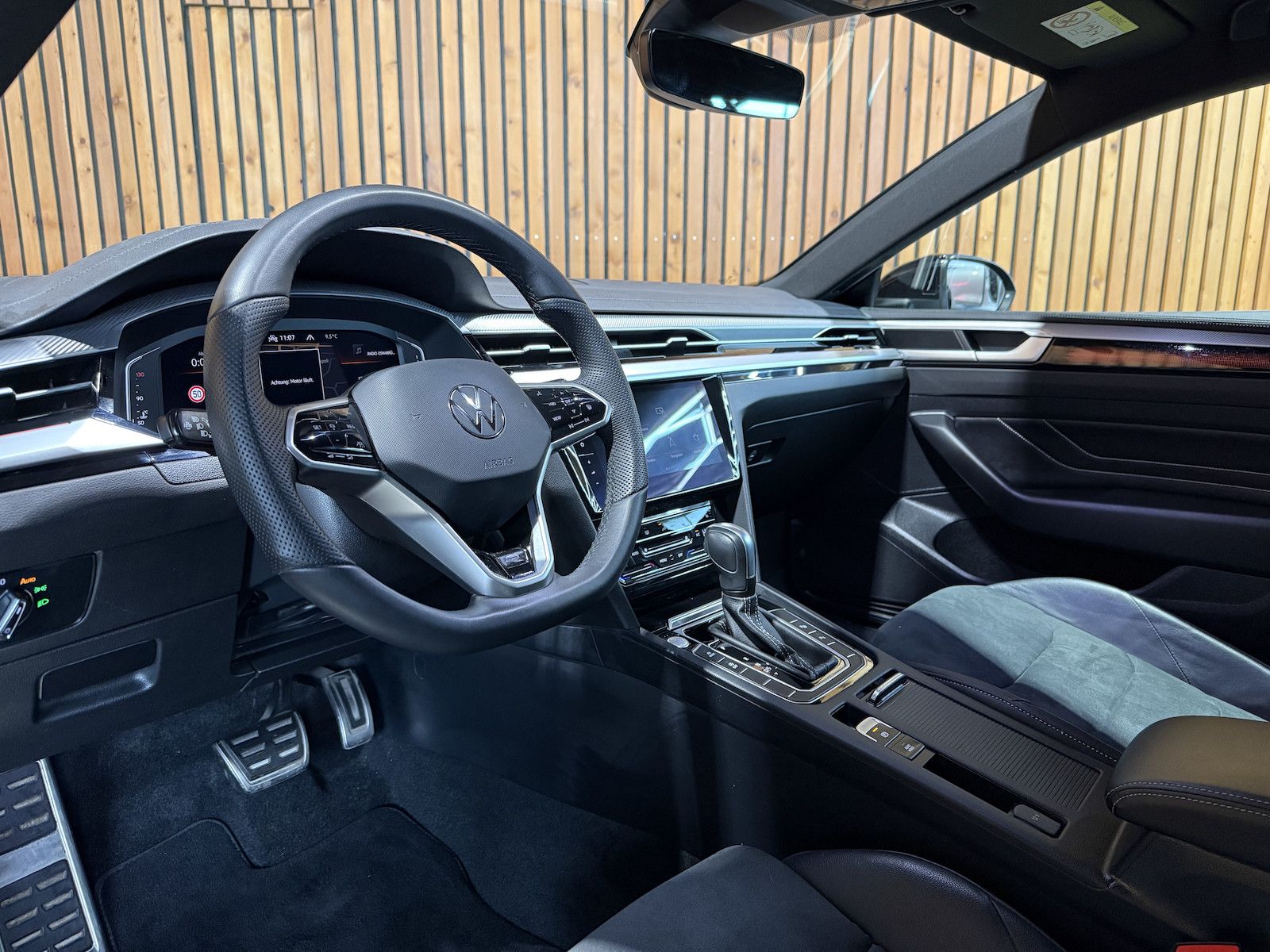 Fahrzeugabbildung Volkswagen Arteon SB. 2,0 TSI R-Line*Navi*Kam*AHK*Keyl.*IQ*