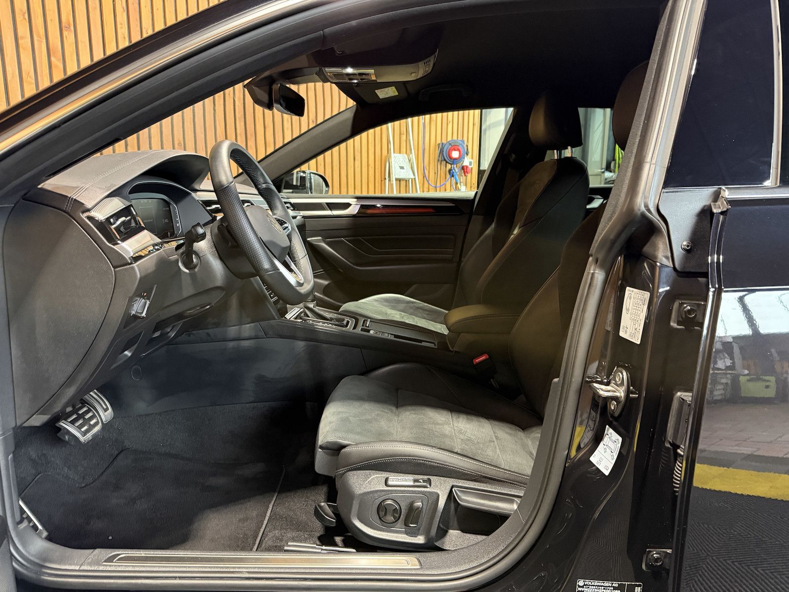 Fahrzeugabbildung Volkswagen Arteon SB. 2,0 TSI R-Line*Navi*Kam*AHK*Keyl.*IQ*