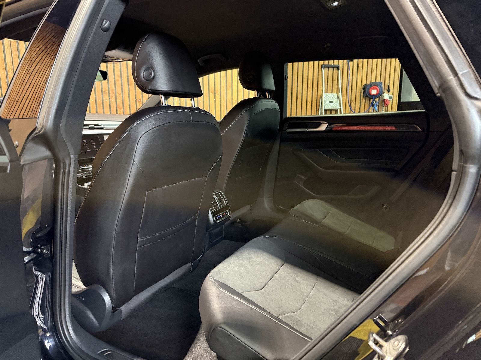 Fahrzeugabbildung Volkswagen Arteon SB. 2,0 TSI R-Line*Navi*Kam*AHK*Keyl.*IQ*