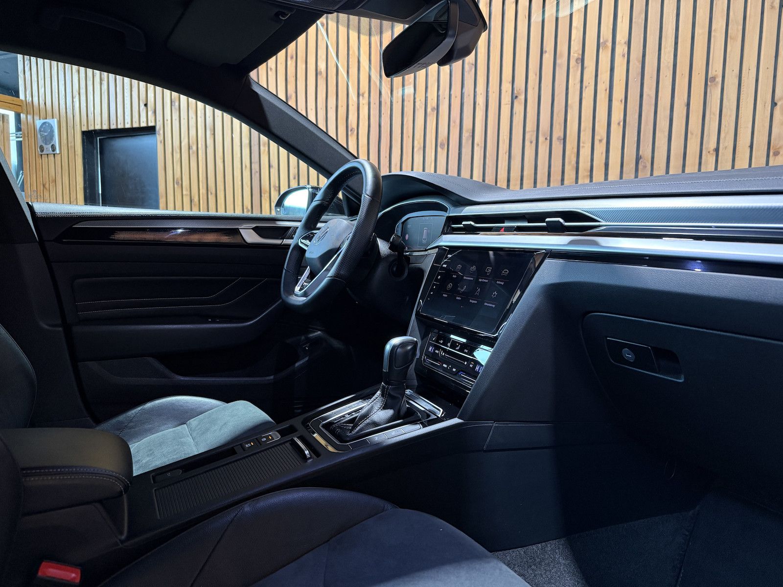 Fahrzeugabbildung Volkswagen Arteon SB. 2,0 TSI R-Line*Navi*Kam*AHK*Keyl.*IQ*