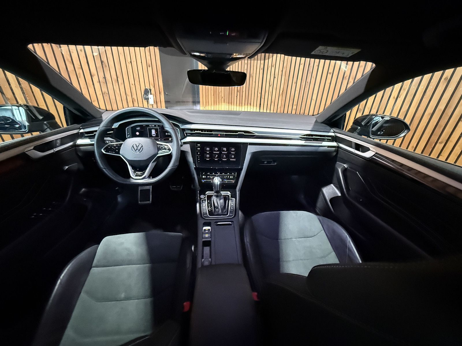 Fahrzeugabbildung Volkswagen Arteon SB. 2,0 TSI R-Line*Navi*Kam*AHK*Keyl.*IQ*