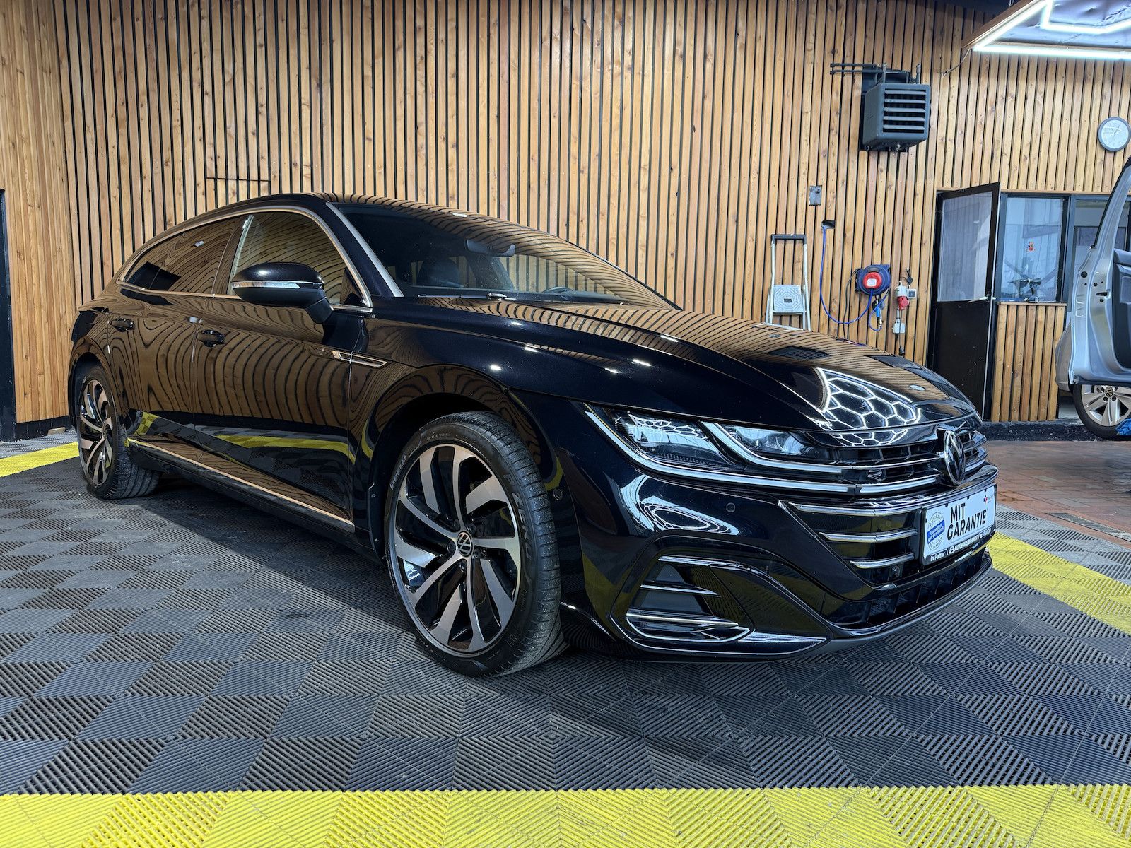 Fahrzeugabbildung Volkswagen Arteon SB. 2,0 TSI R-Line*Navi*Kam*AHK*Keyl.*IQ*