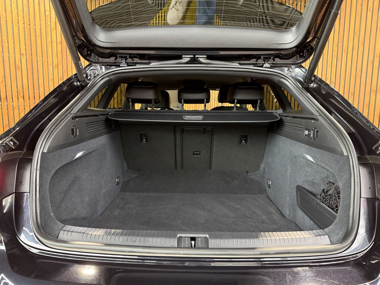 Fahrzeugabbildung Volkswagen Arteon SB. 2,0 TSI R-Line*Navi*Kam*AHK*Keyl.*IQ*