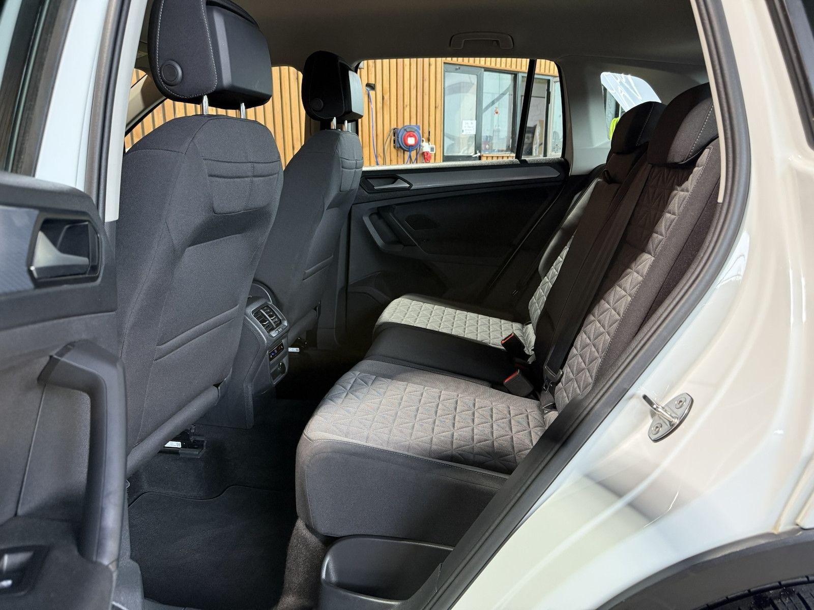 Fahrzeugabbildung Volkswagen Tiguan 2,0 TDI Life DSG *Navi*ACC*AHK*Kam*LED*