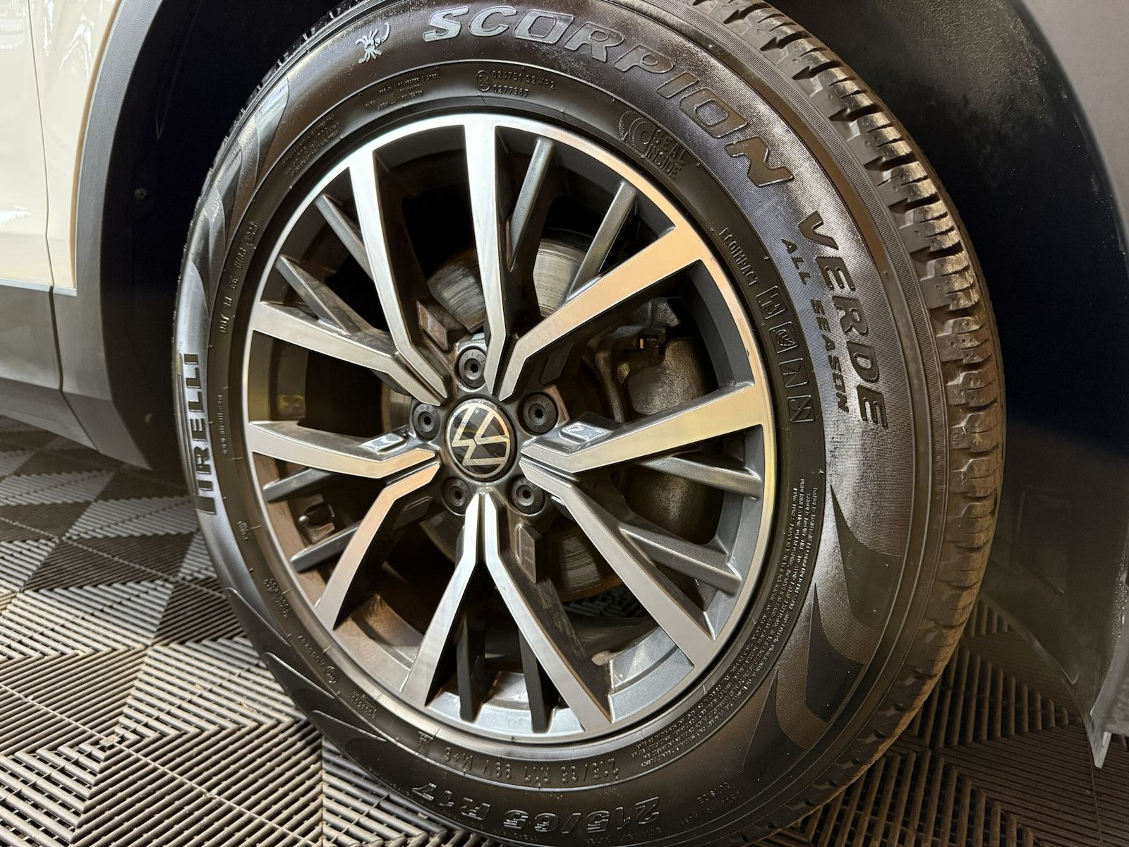 Fahrzeugabbildung Volkswagen Tiguan 2,0 TDI Life DSG *Navi*ACC*AHK*Kam*LED*