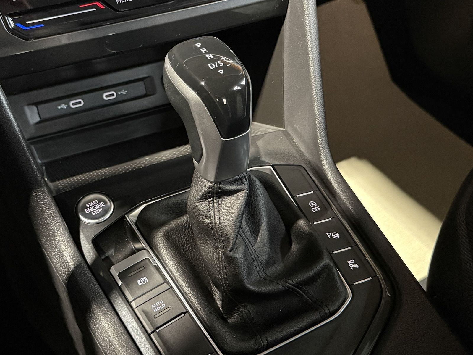 Fahrzeugabbildung Volkswagen Tiguan 2,0 TDI Life DSG *Navi*ACC*AHK*Kam*LED*