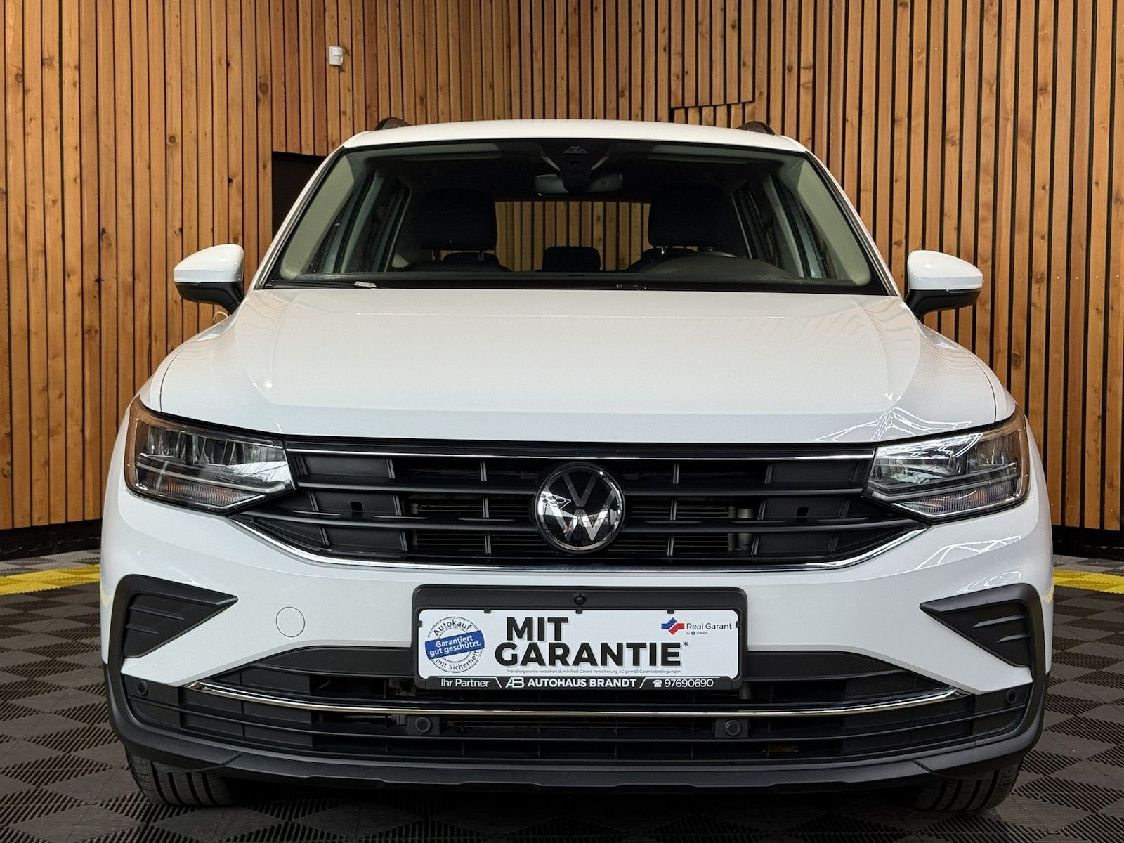 Fahrzeugabbildung Volkswagen Tiguan 2,0 TDI Life DSG *Navi*ACC*AHK*Kam*LED*