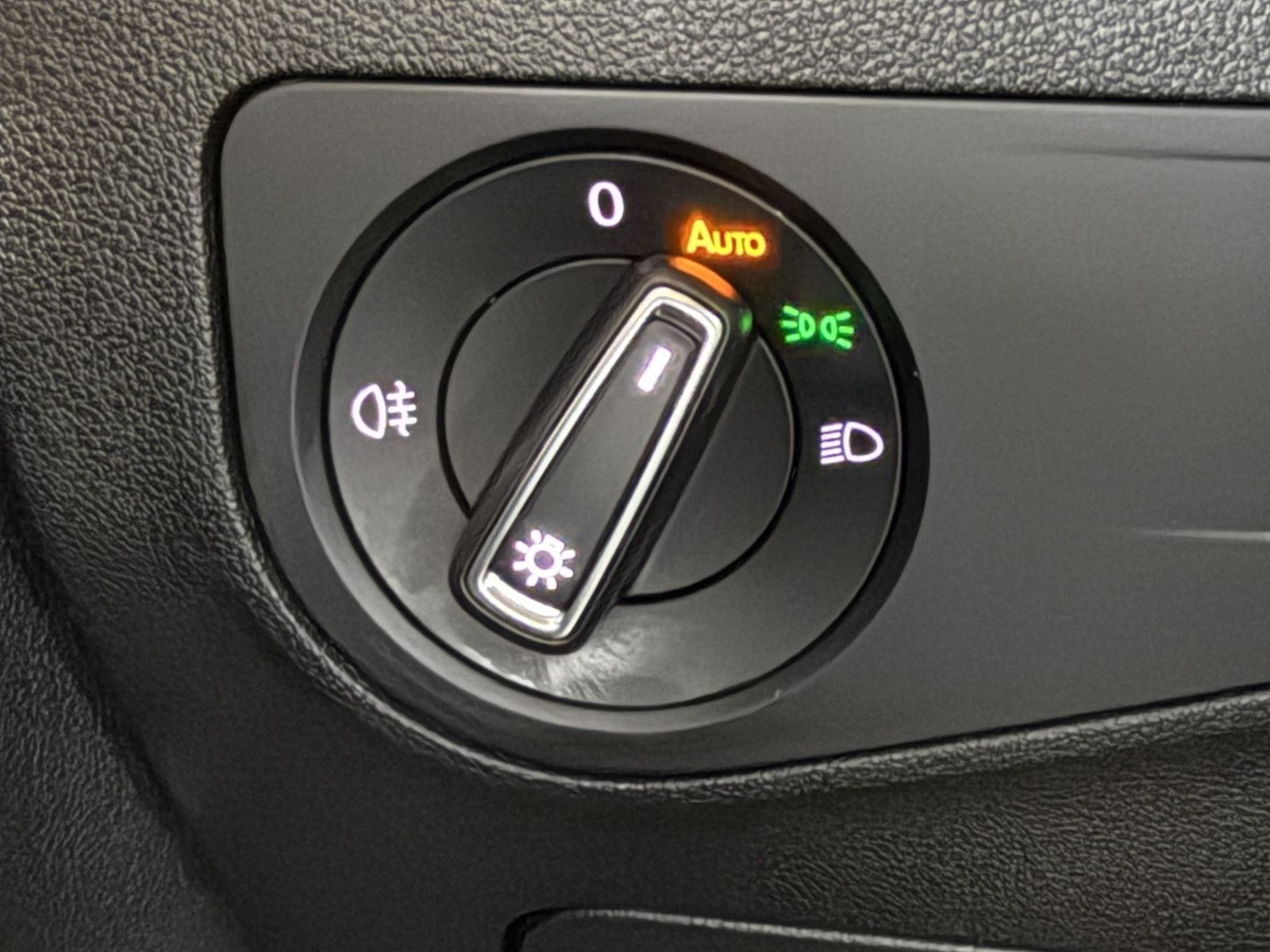 Fahrzeugabbildung Volkswagen Tiguan 2,0 TDI Life DSG *Navi*ACC*AHK*Kam*LED*