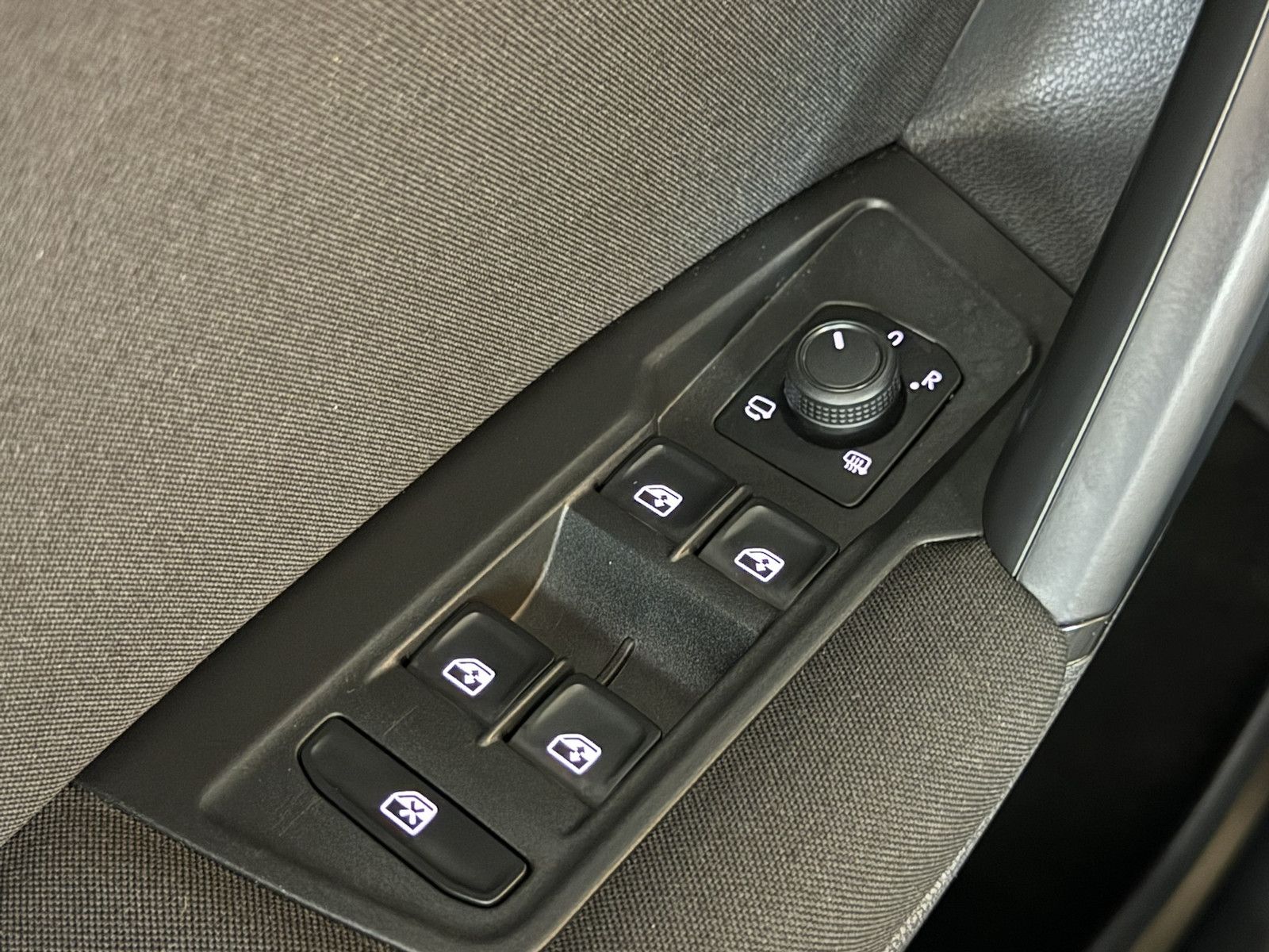 Fahrzeugabbildung Volkswagen Tiguan 2,0 TDI Life DSG *Navi*ACC*AHK*Kam*LED*