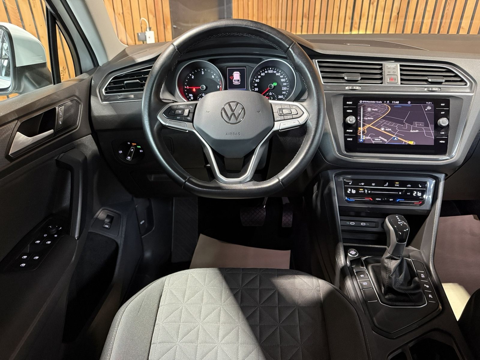 Fahrzeugabbildung Volkswagen Tiguan 2,0 TDI Life DSG *Navi*ACC*AHK*Kam*LED*