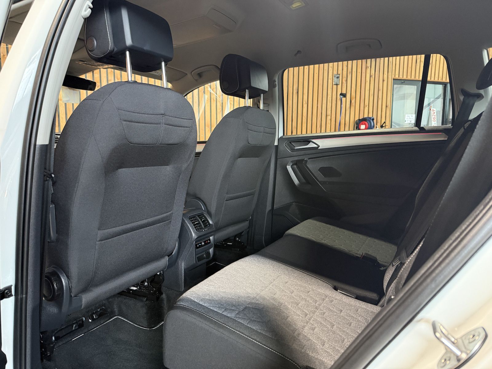 Fahrzeugabbildung Volkswagen Tiguan Allspace 1,5 TSI Move DSG *Navi*Kam*LED*