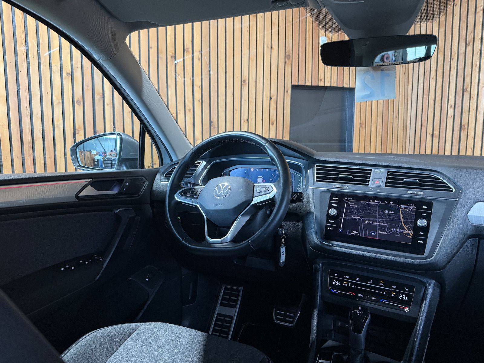Fahrzeugabbildung Volkswagen Tiguan Allspace 1,5 TSI Move DSG *Navi*Kam*LED*