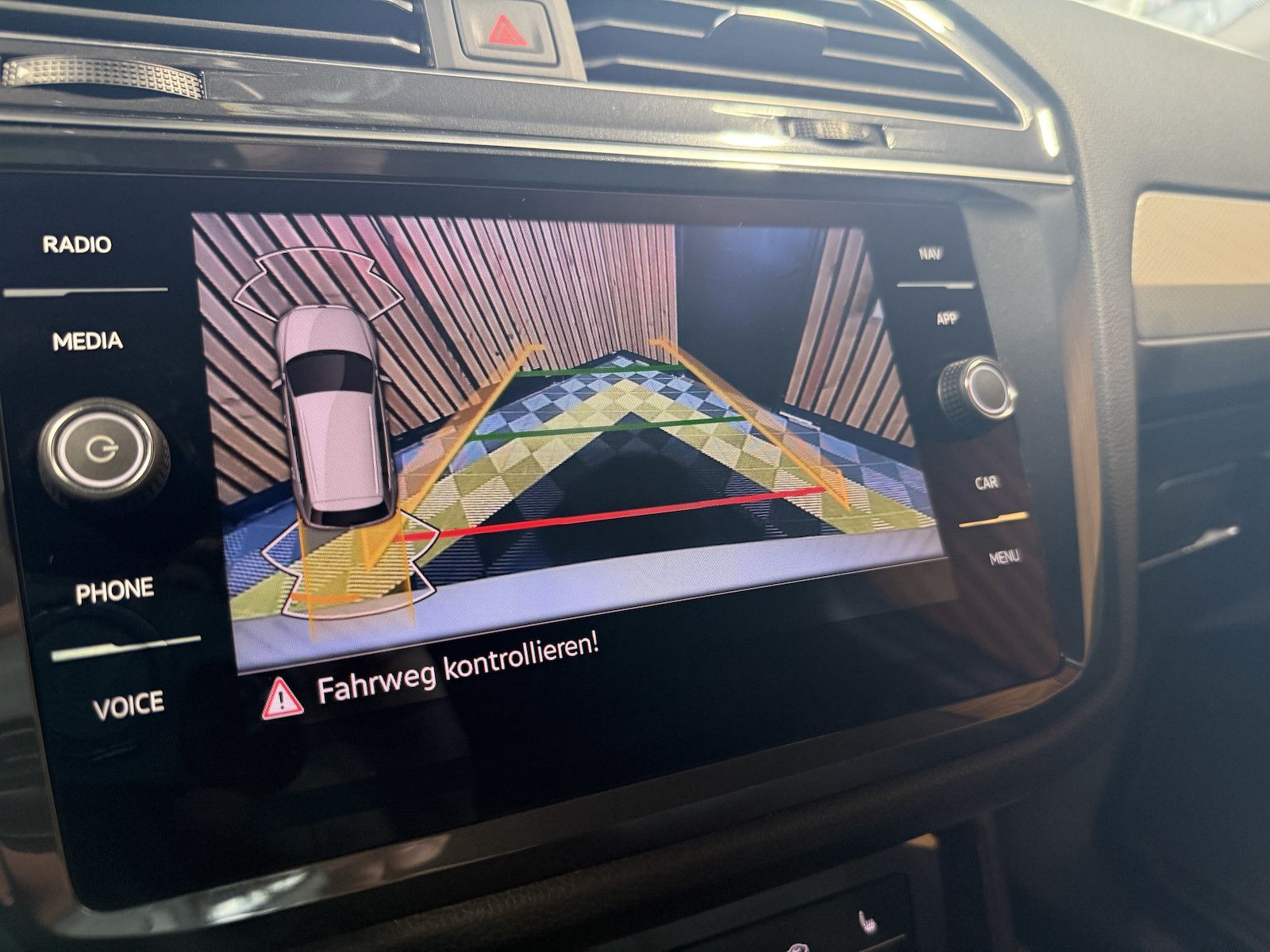 Fahrzeugabbildung Volkswagen Tiguan Allspace 1,5 TSI Move DSG *Navi*Kam*LED*