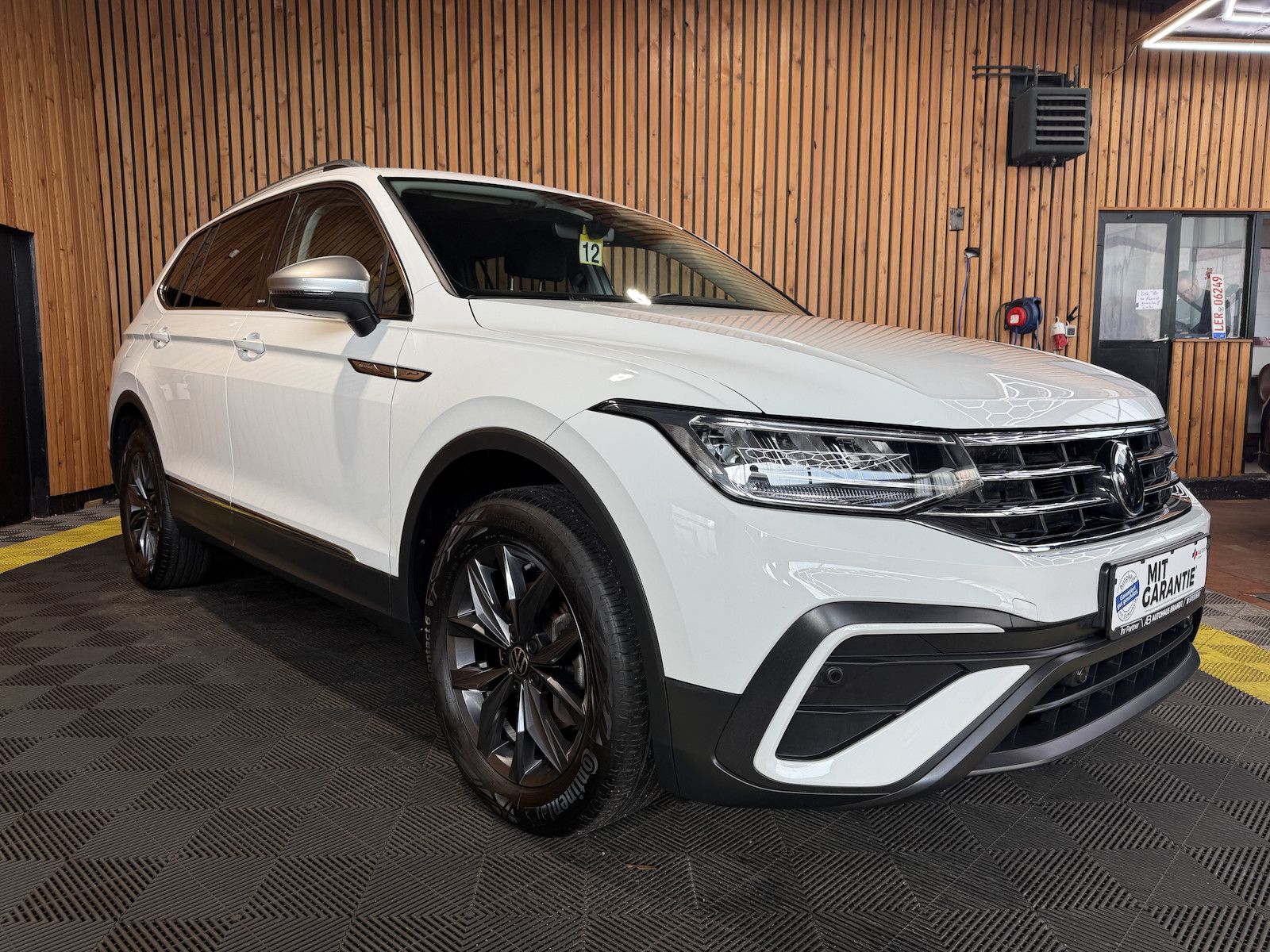 Fahrzeugabbildung Volkswagen Tiguan Allspace 1,5 TSI Move DSG *Navi*Kam*LED*