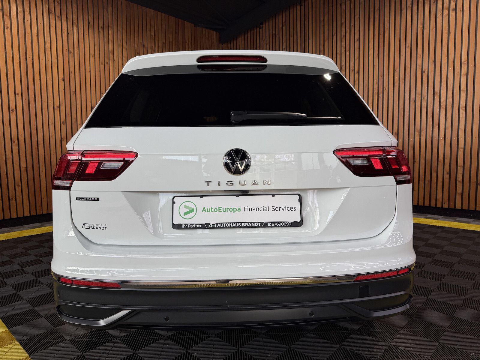 Fahrzeugabbildung Volkswagen Tiguan Allspace 1,5 TSI Move DSG *Navi*Kam*LED*