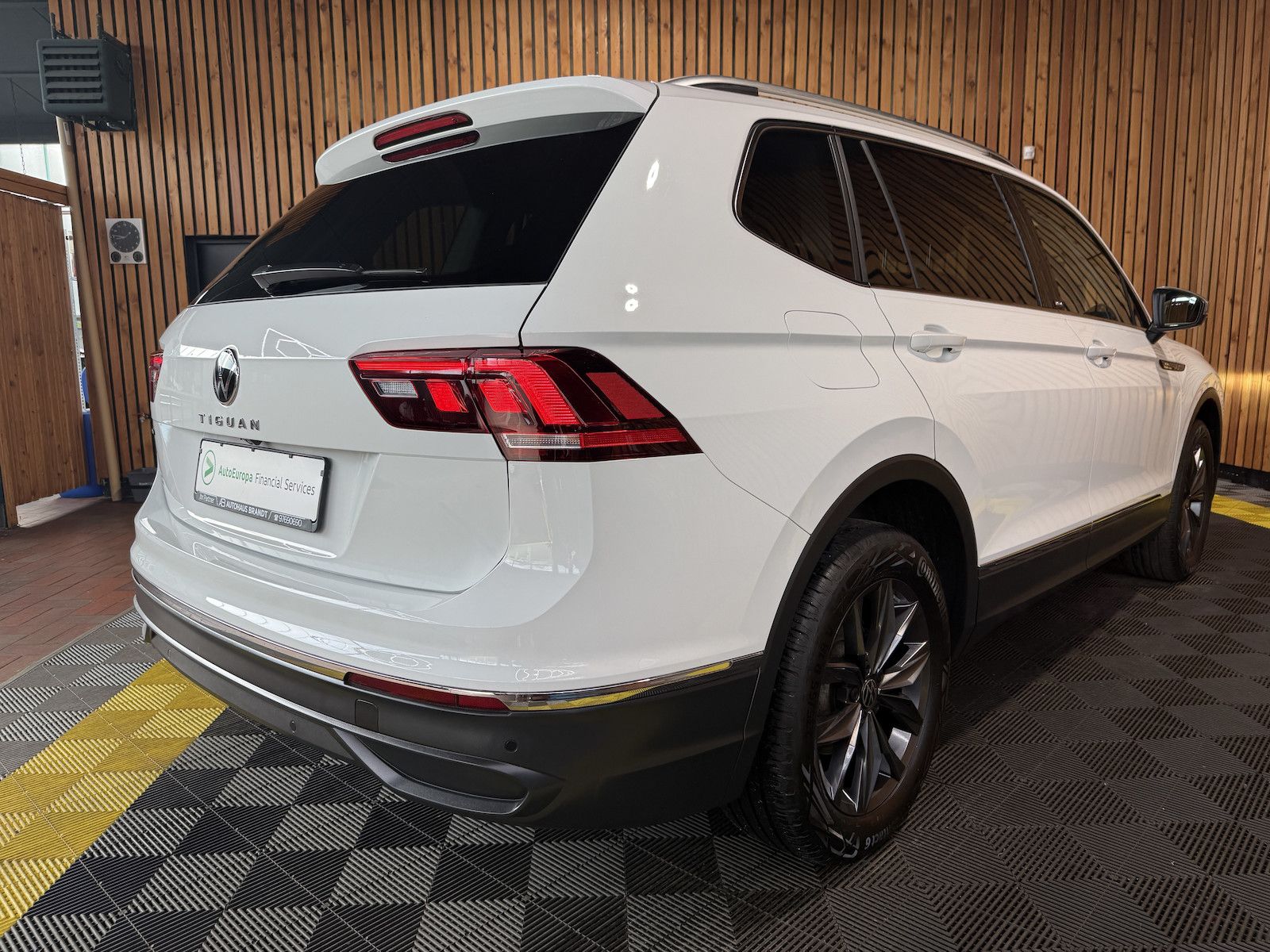 Fahrzeugabbildung Volkswagen Tiguan Allspace 1,5 TSI Move DSG *Navi*Kam*LED*