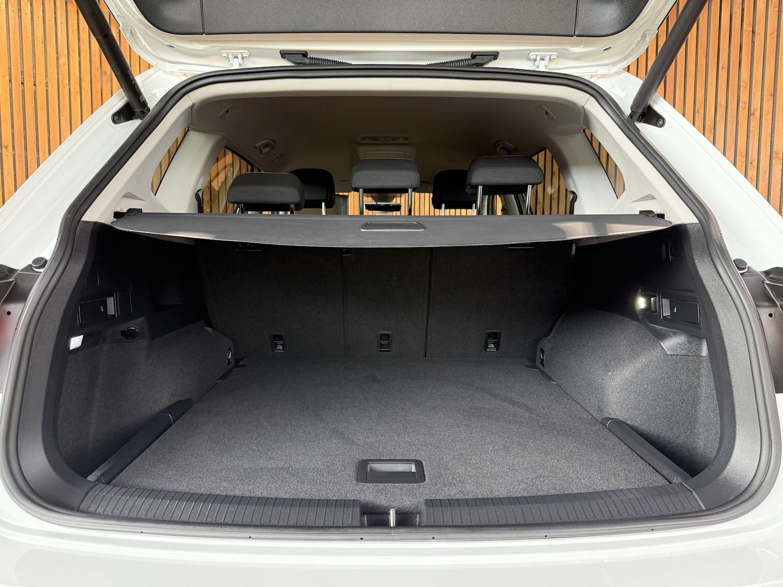 Fahrzeugabbildung Volkswagen Tiguan Allspace 1,5 TSI Move DSG *Navi*Kam*LED*