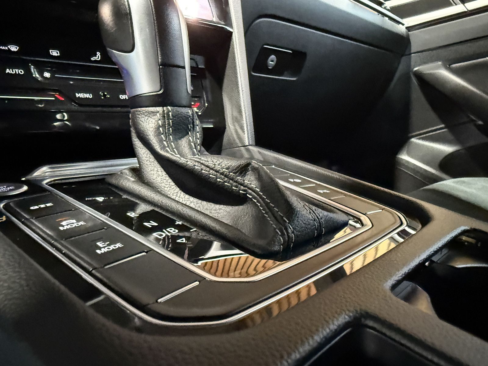 Fahrzeugabbildung Volkswagen Arteon 1.4 eHybrid SB. R-Line *Navi*IQ*Kam*Pano*