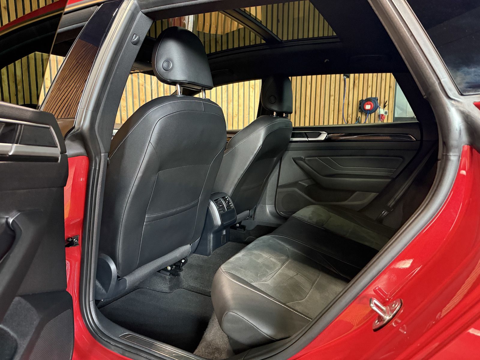 Fahrzeugabbildung Volkswagen Arteon 1.4 eHybrid SB. R-Line *Navi*IQ*Kam*Pano*