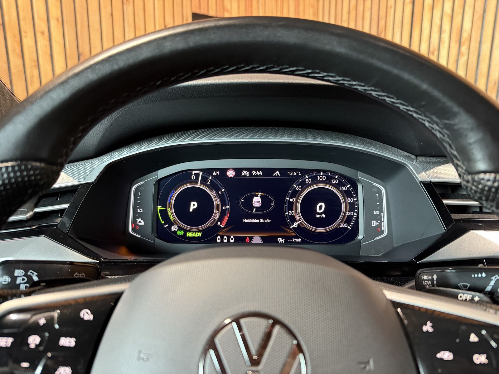 Fahrzeugabbildung Volkswagen Arteon 1.4 eHybrid SB. R-Line *Navi*IQ*Kam*Pano*