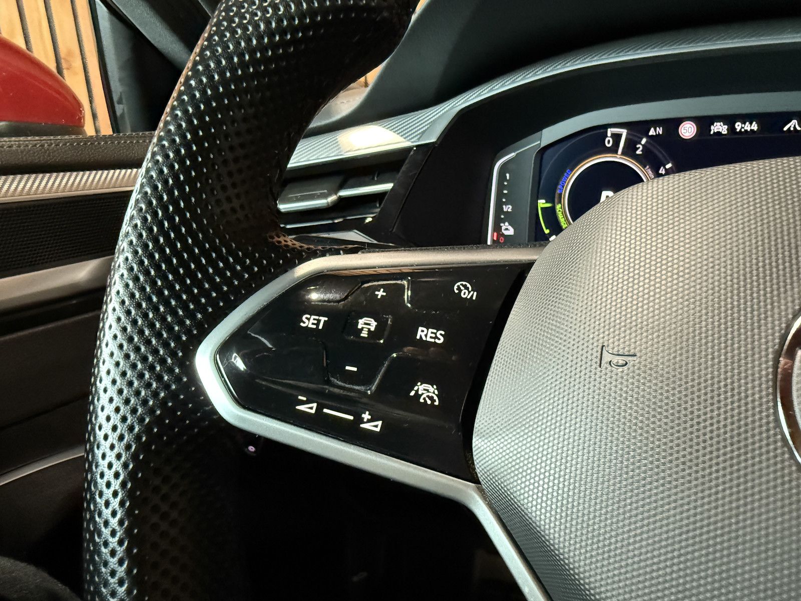 Fahrzeugabbildung Volkswagen Arteon 1.4 eHybrid SB. R-Line *Navi*IQ*Kam*Pano*