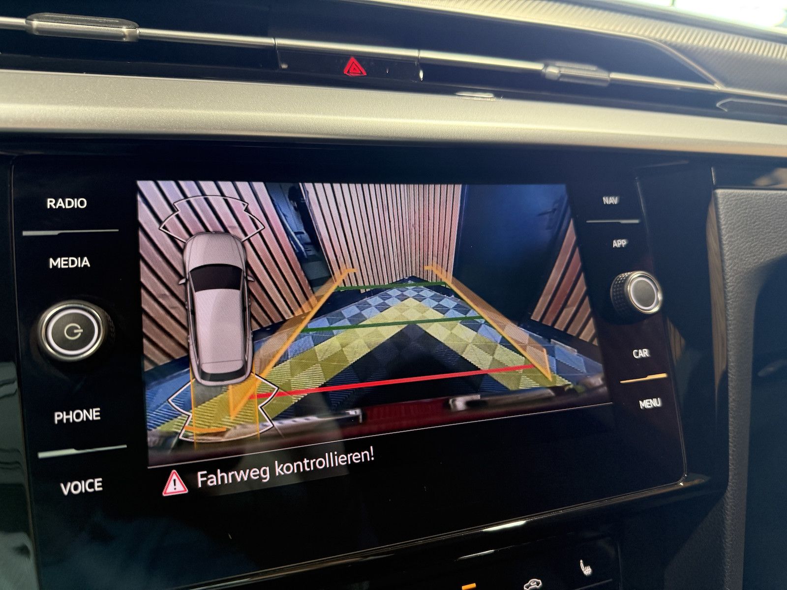 Fahrzeugabbildung Volkswagen Arteon 1.4 eHybrid SB. R-Line *Navi*IQ*Kam*Pano*