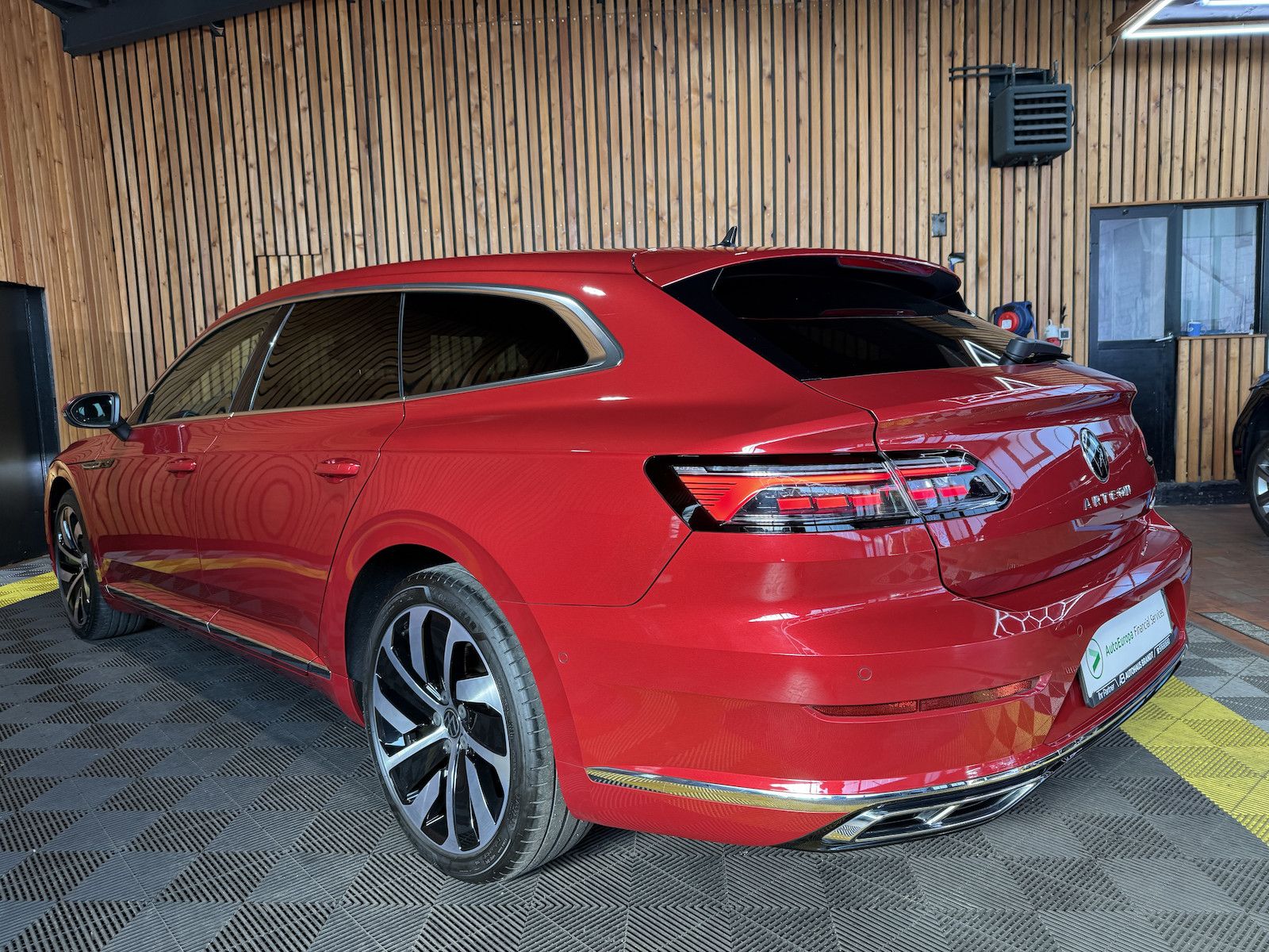 Fahrzeugabbildung Volkswagen Arteon 1.4 eHybrid SB. R-Line *Navi*IQ*Kam*Pano*