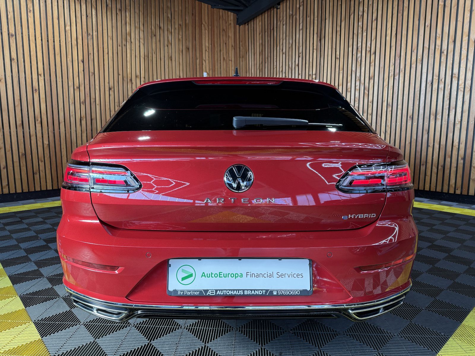 Fahrzeugabbildung Volkswagen Arteon 1.4 eHybrid SB. R-Line *Navi*IQ*Kam*Pano*