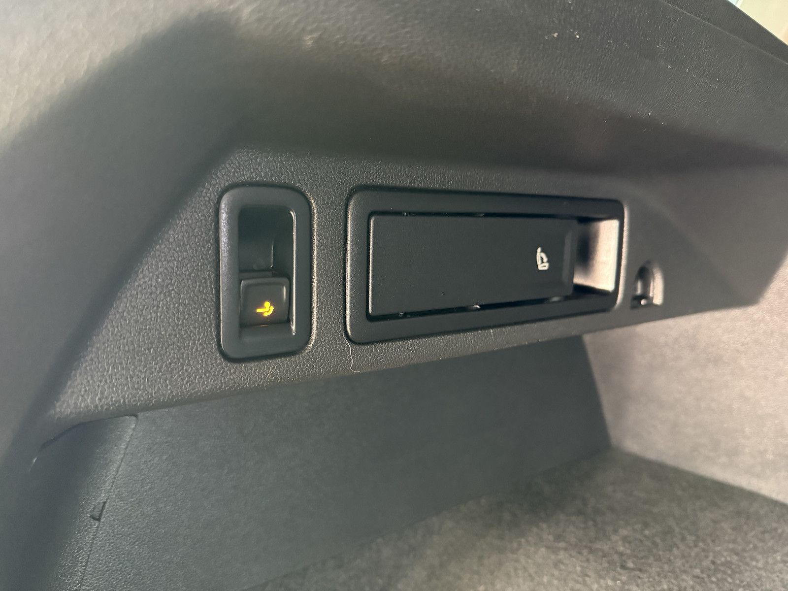 Fahrzeugabbildung Volkswagen Tiguan 2,0 TSI 4Motion Life DSG Navi*ACC*LED*AHK