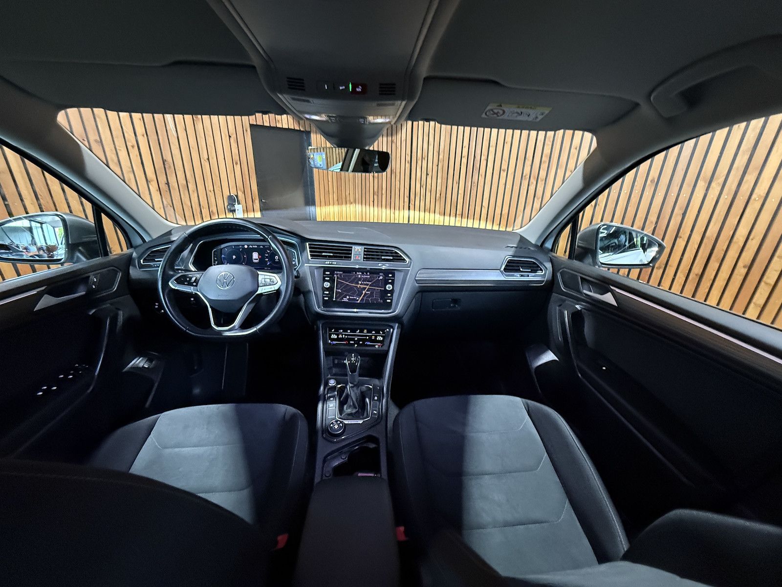 Fahrzeugabbildung Volkswagen Tiguan Allspace 2,0TDI Eleg. 4M DSG Navi*Kam*AHK
