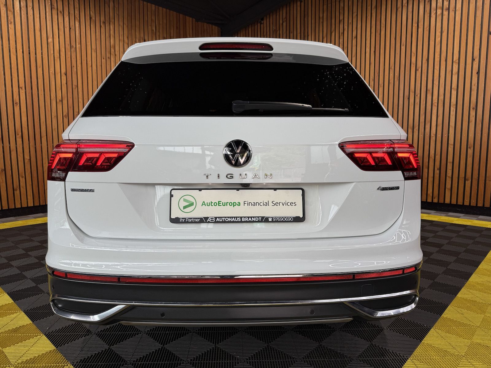 Fahrzeugabbildung Volkswagen Tiguan Allspace 2,0TDI Eleg. 4M DSG Navi*Kam*AHK