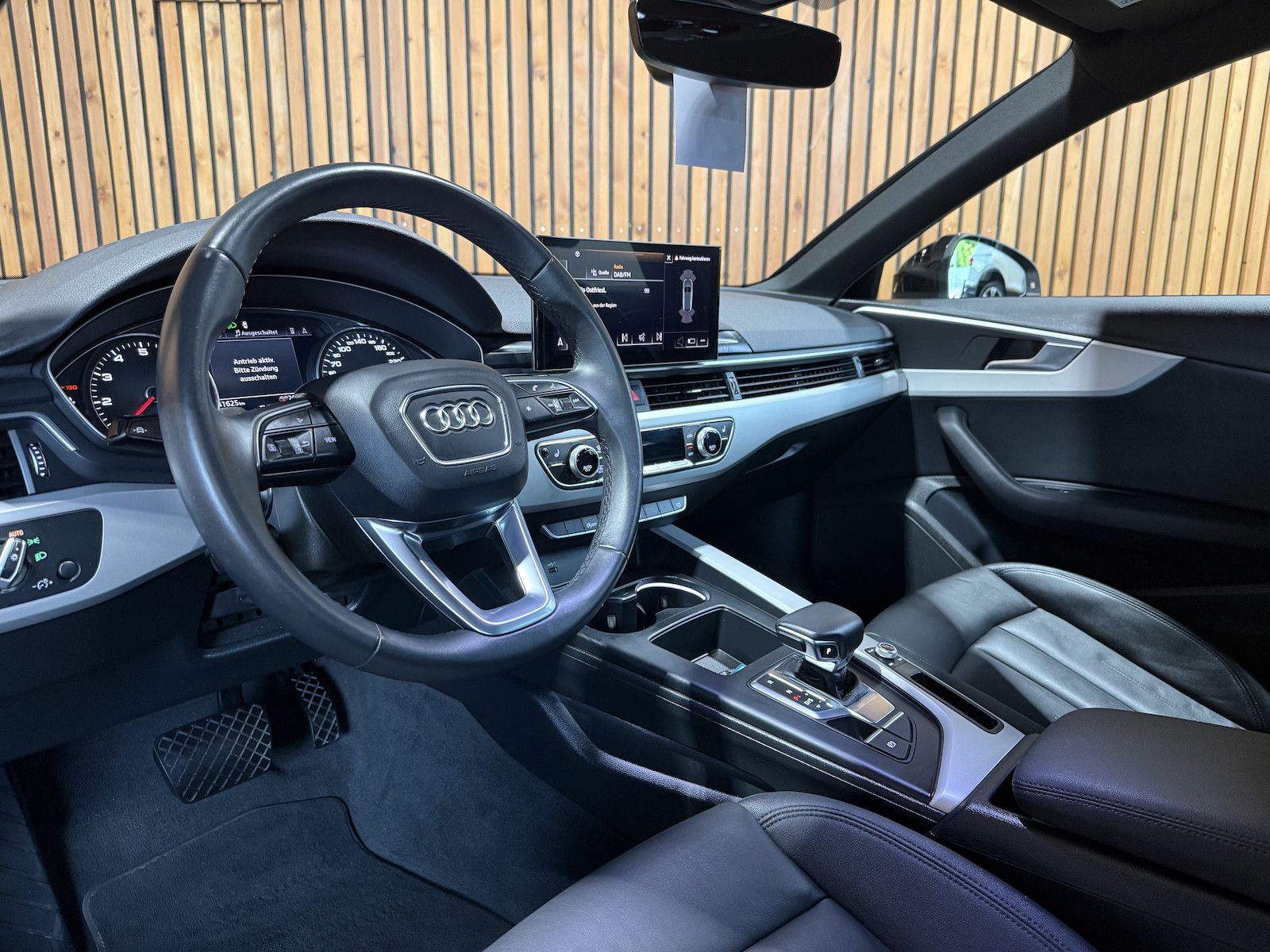 Fahrzeugabbildung Audi A4 Avant adv. TFSI Aut. Navi+*Kam*ACC*LED*Leder