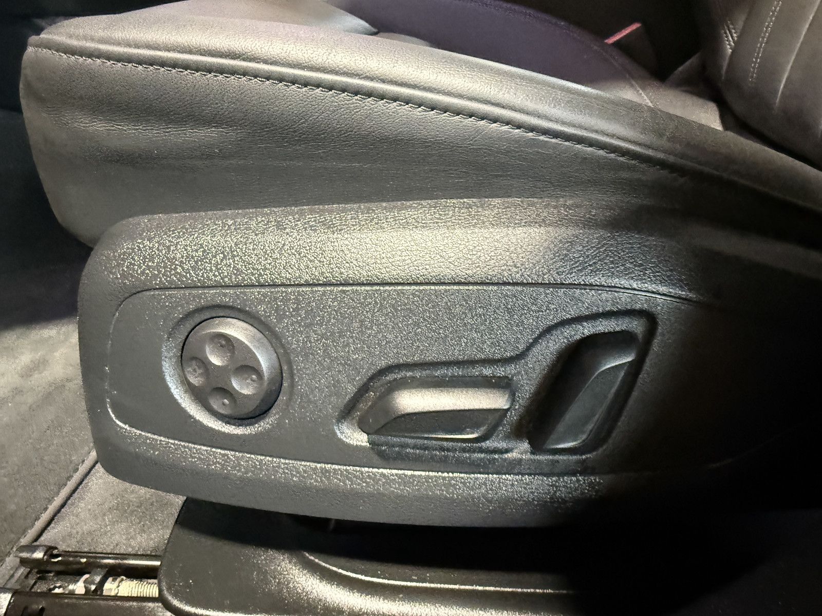 Fahrzeugabbildung Audi A4 Avant adv. TFSI Aut. Navi+*Kam*ACC*LED*Leder