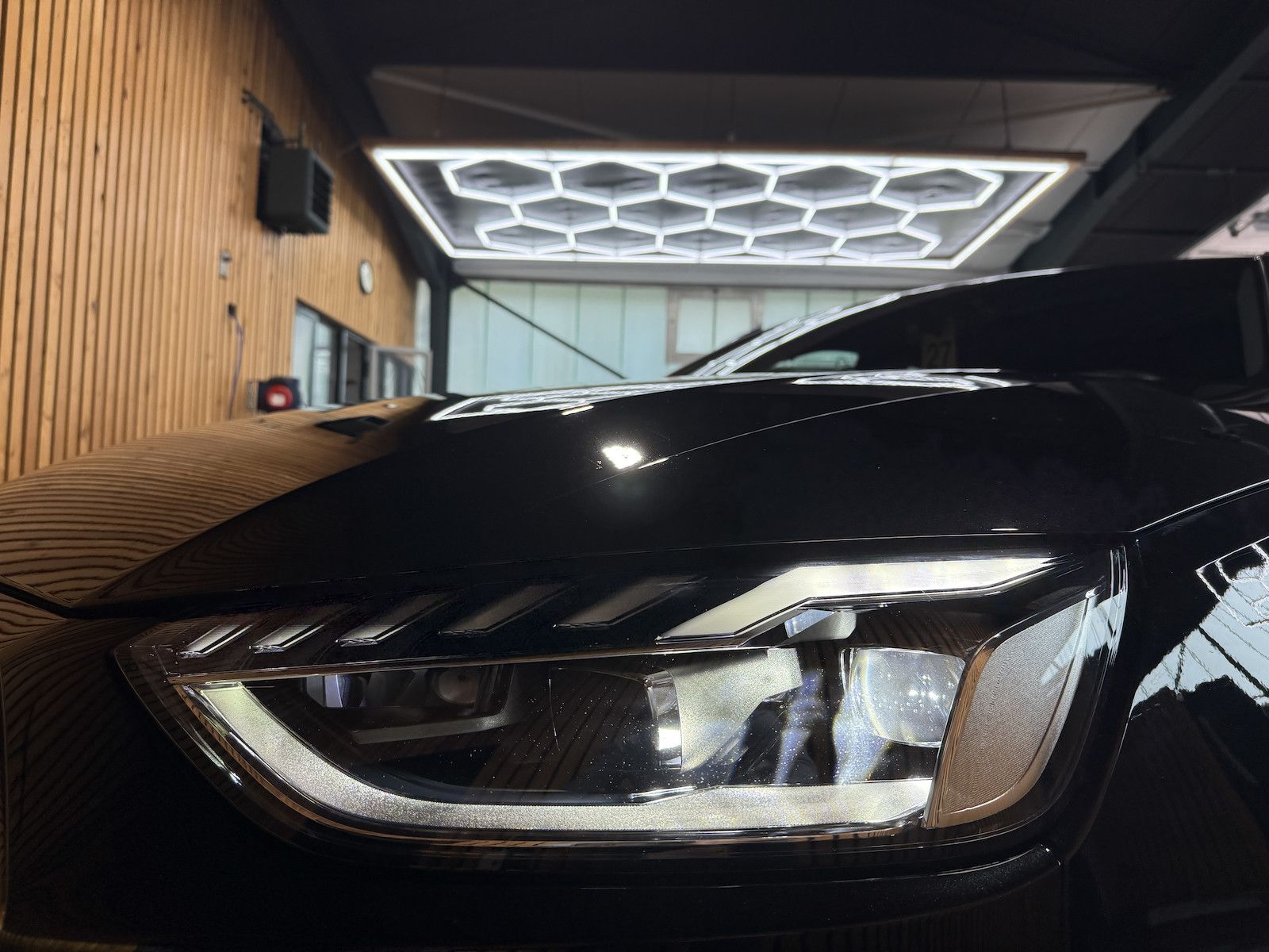 Fahrzeugabbildung Audi A4 Avant adv. TFSI Aut. Navi+*Kam*ACC*LED*Leder