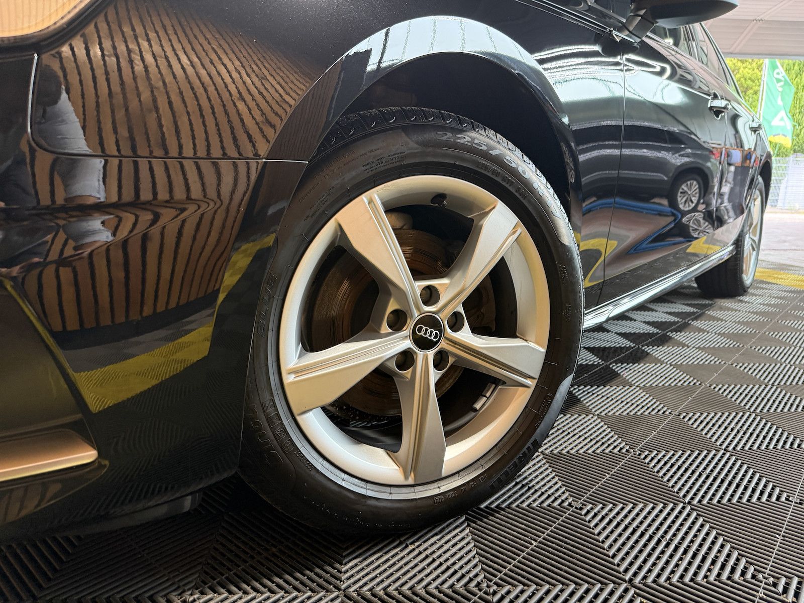 Fahrzeugabbildung Audi A4 Avant adv. TFSI Aut. Navi+*Kam*ACC*LED*Leder