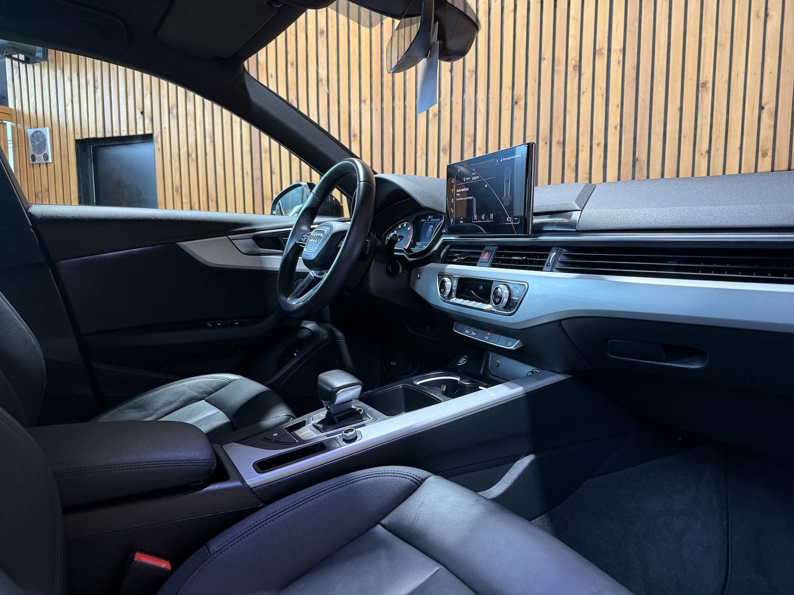 Fahrzeugabbildung Audi A4 Avant adv. TFSI Aut. Navi+*Kam*ACC*LED*Leder