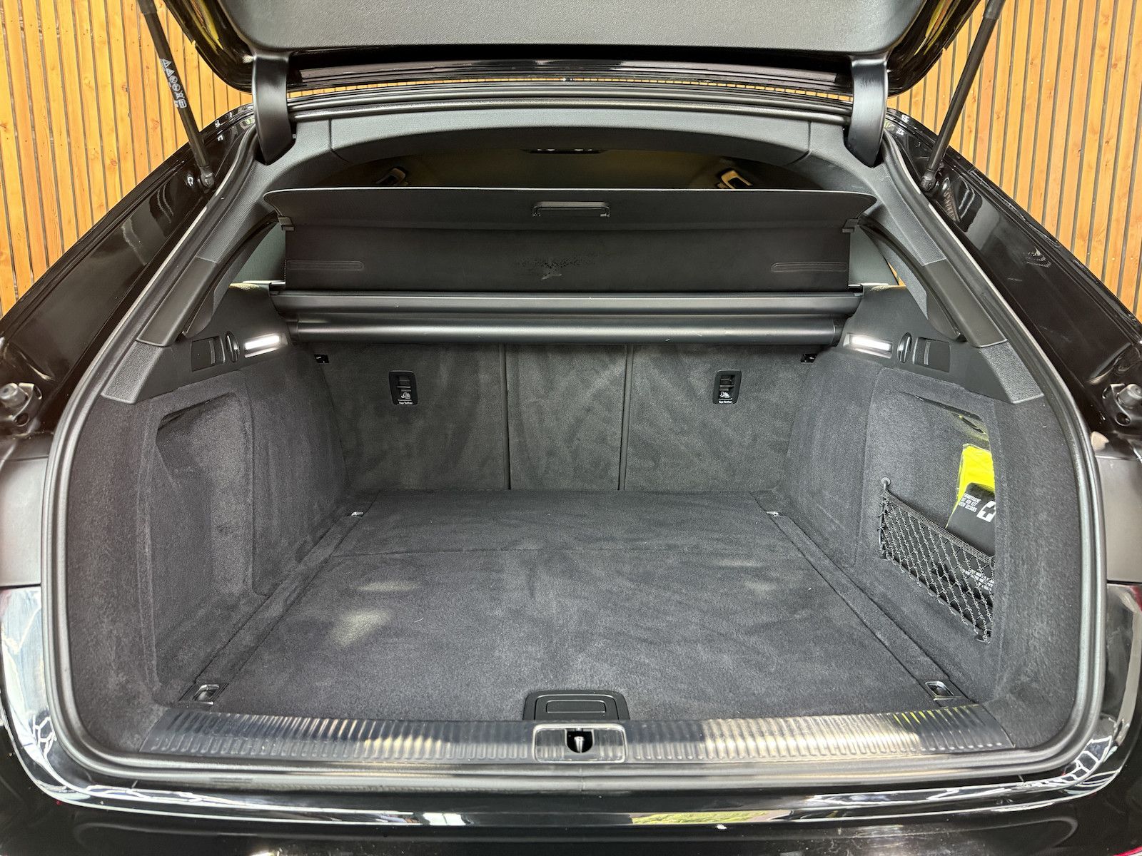 Fahrzeugabbildung Audi A4 Avant adv. TFSI Aut. Navi+*Kam*ACC*LED*Leder